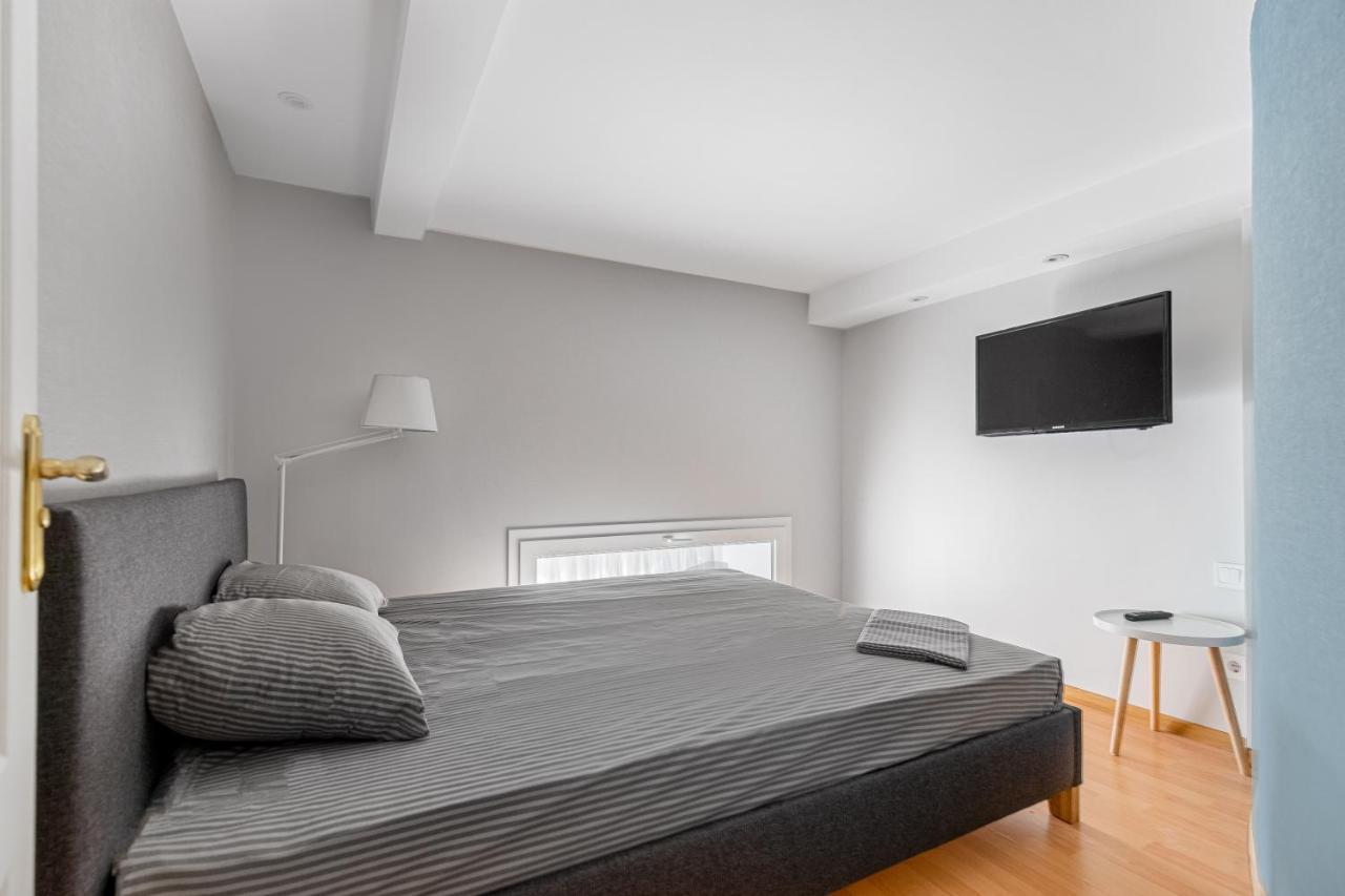 18 Deribasivska Street Jacuzzi Apartment Odesa Exterior photo