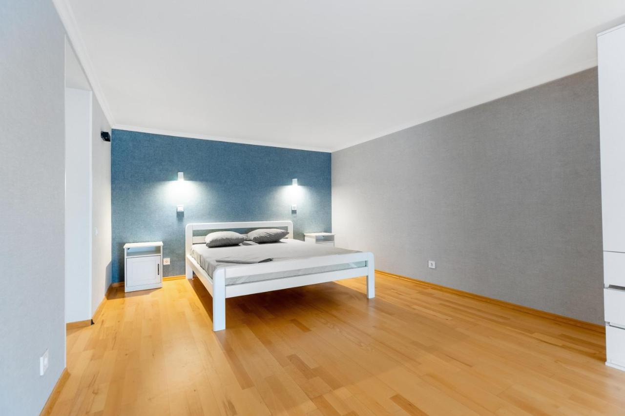 18 Deribasivska Street Jacuzzi Apartment Odesa Exterior photo