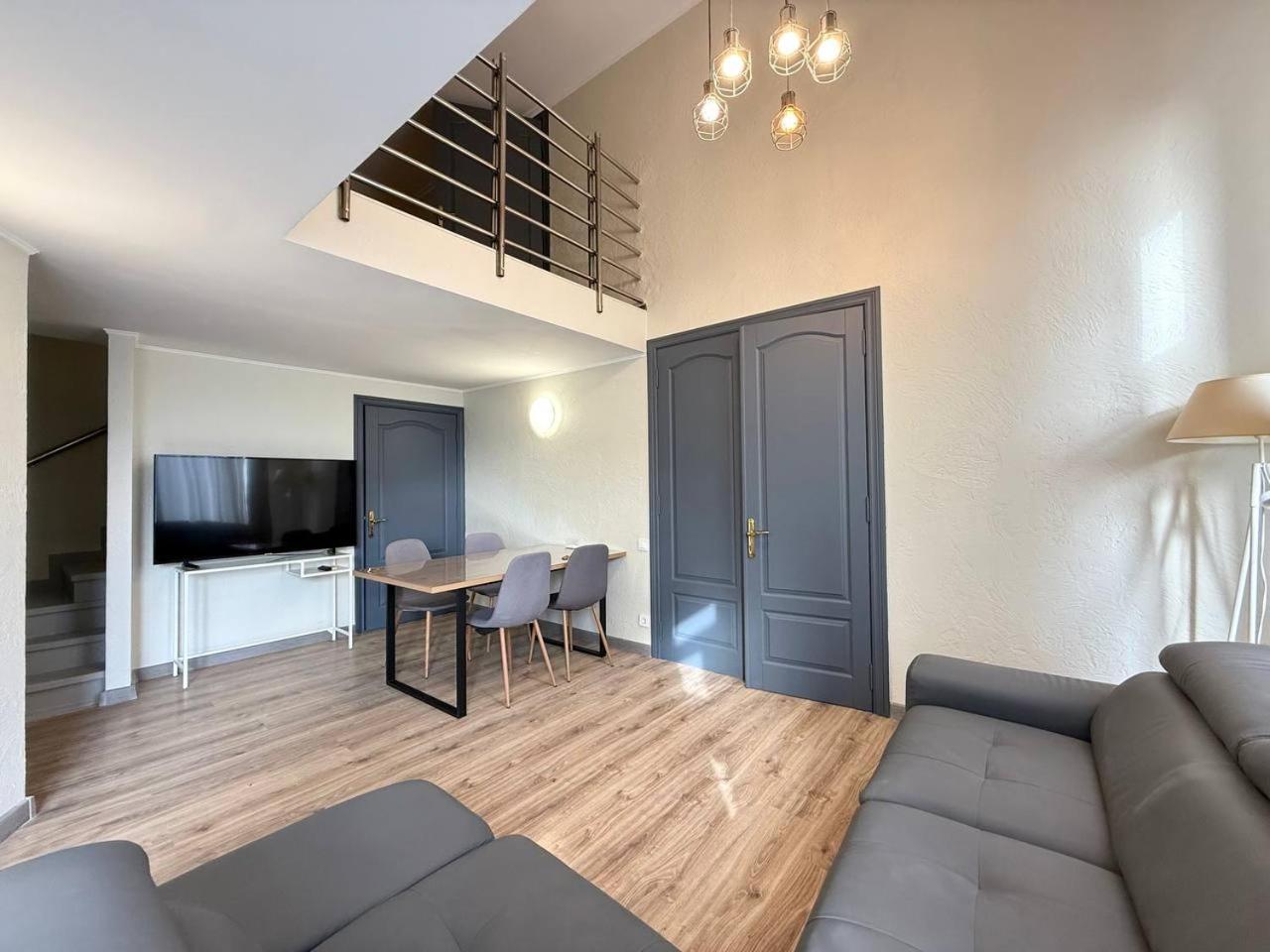 18 Deribasivska Street Jacuzzi Apartment Odesa Exterior photo